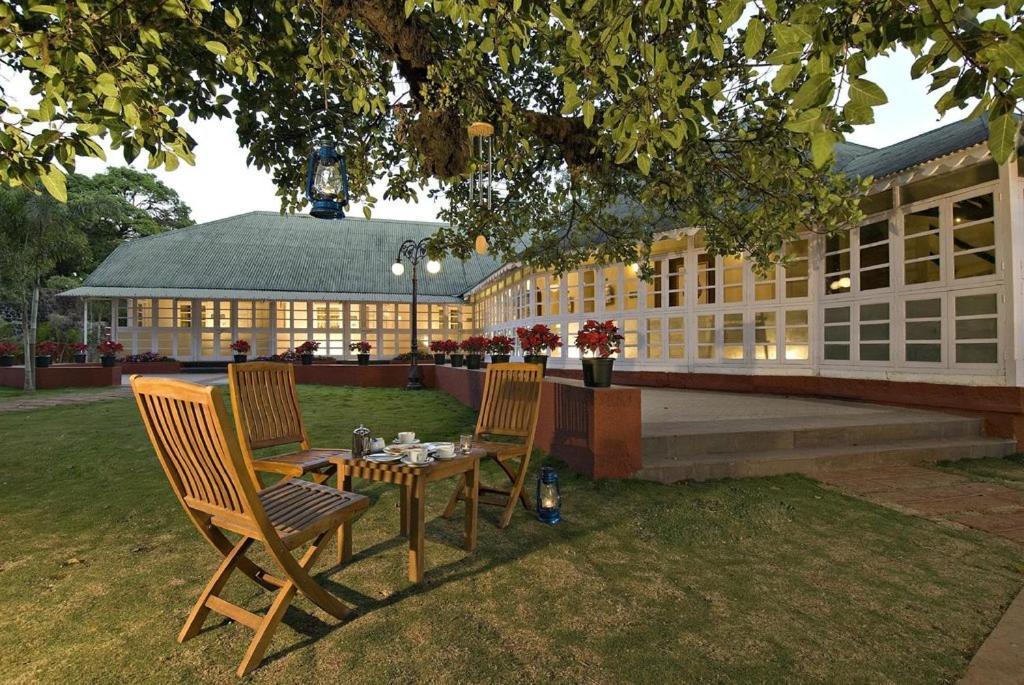 Citrus Chambers Mahabaleshwar Hotel Bagian luar foto