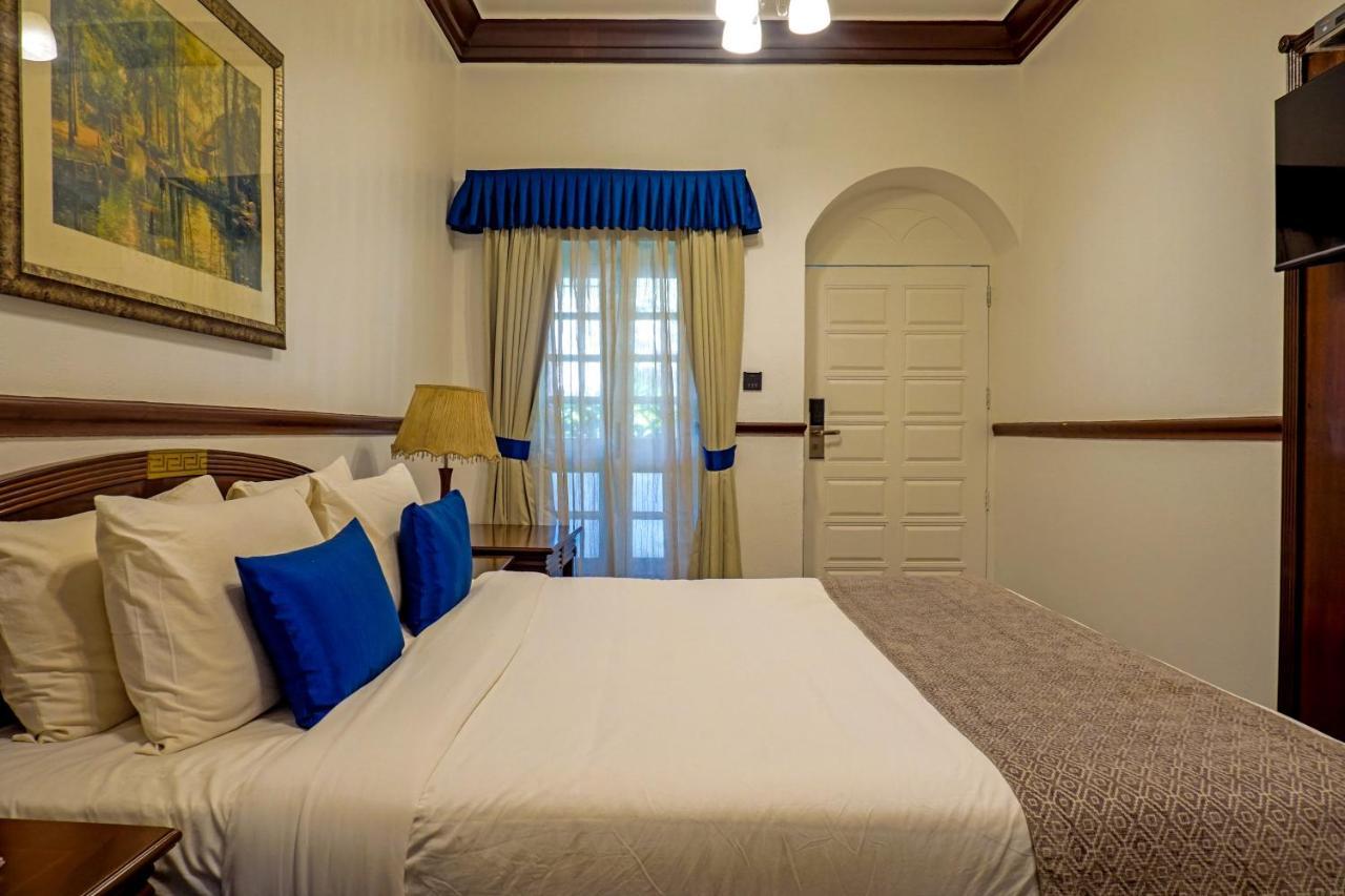 Citrus Chambers Mahabaleshwar Hotel Bagian luar foto