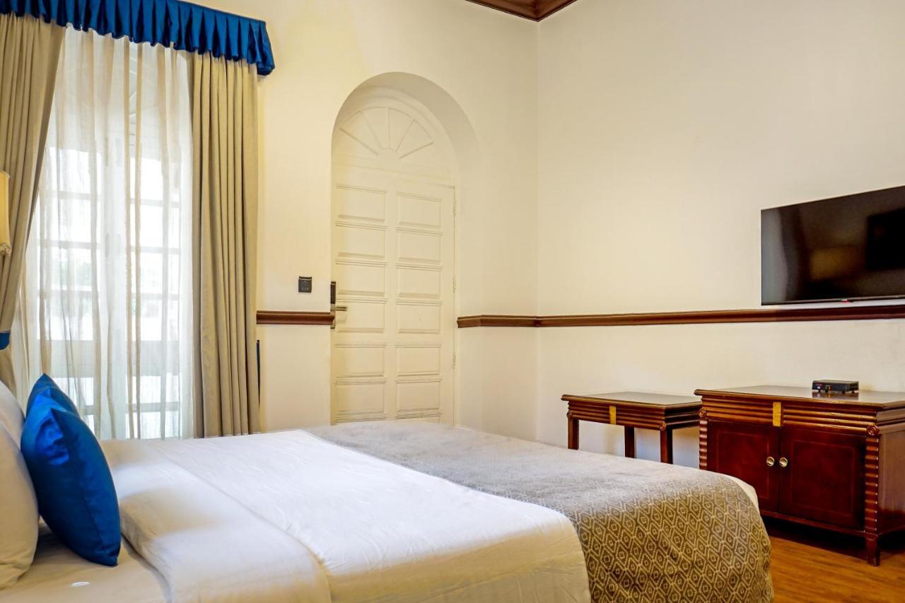 Citrus Chambers Mahabaleshwar Hotel Bagian luar foto