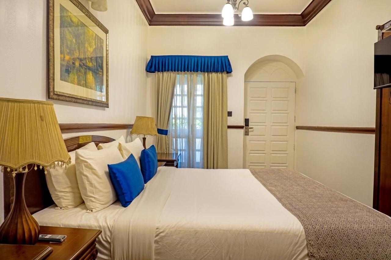Citrus Chambers Mahabaleshwar Hotel Bagian luar foto