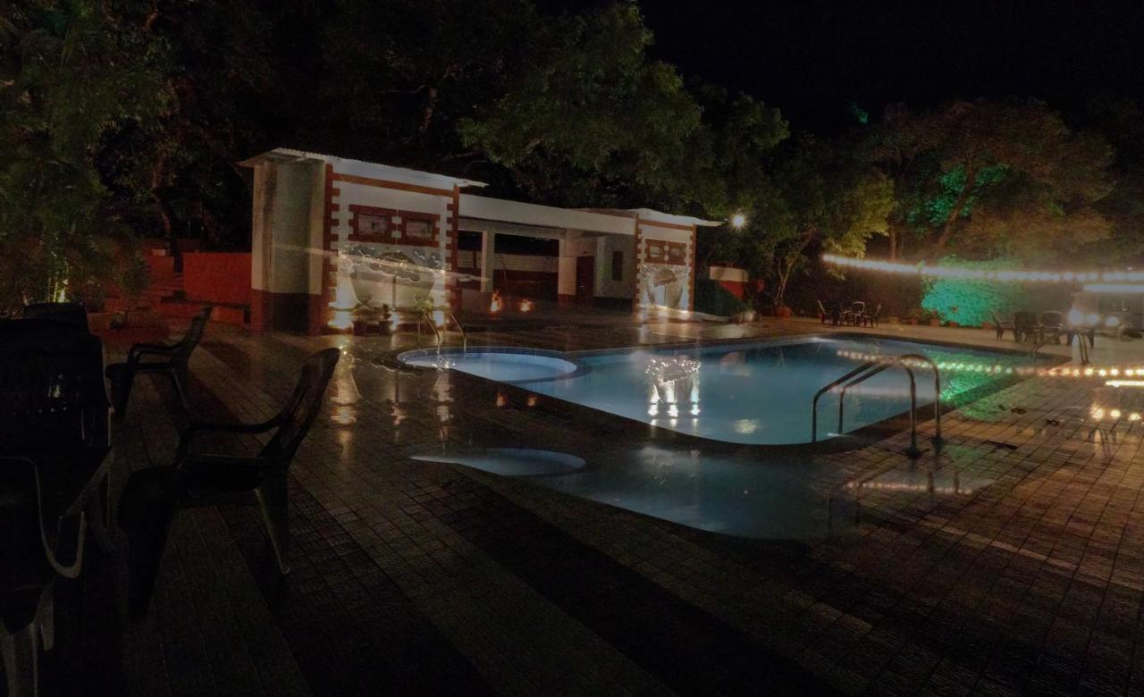 Citrus Chambers Mahabaleshwar Hotel Bagian luar foto